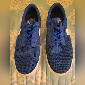 Royal Blue Nikes Men's 9.5 Women's 11